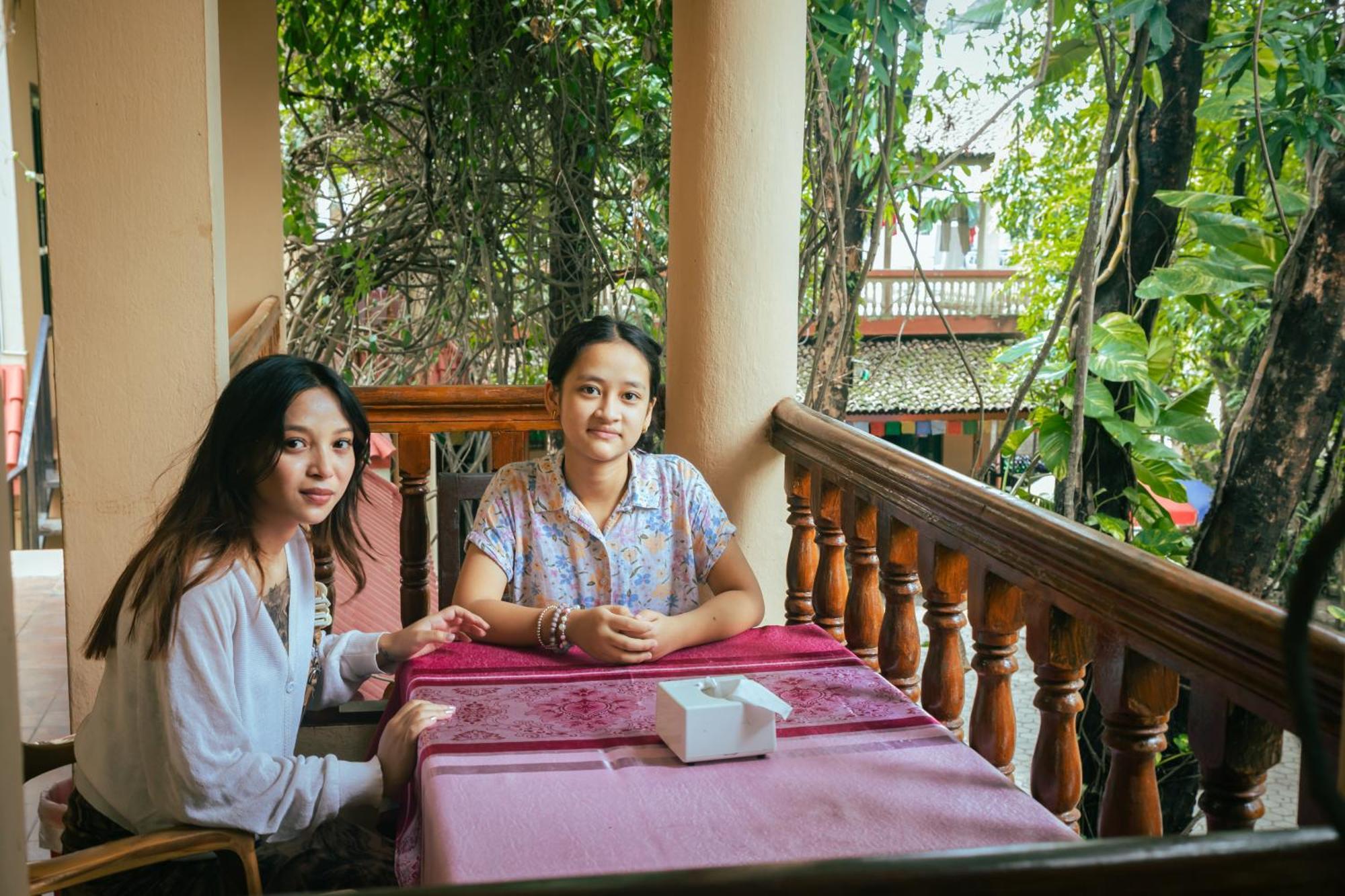 Wild Horizons Guest House Sauraha Exterior photo