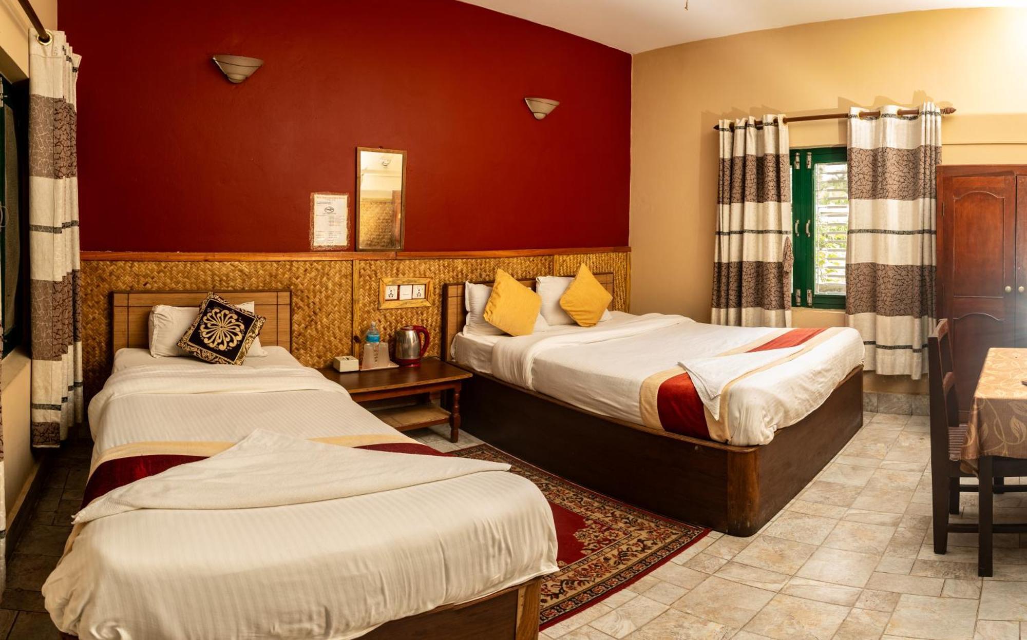 Wild Horizons Guest House Sauraha Exterior photo