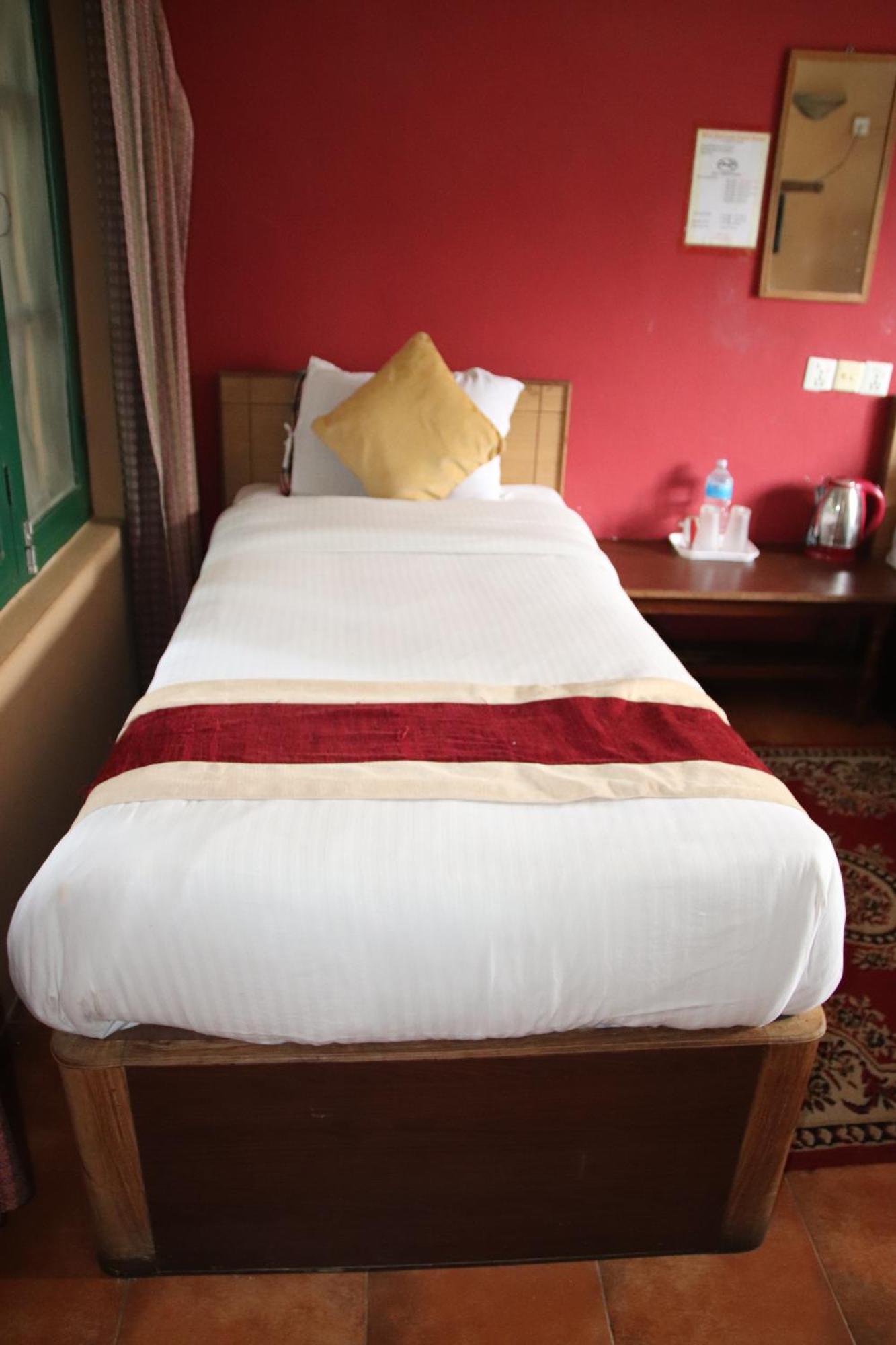 Wild Horizons Guest House Sauraha Exterior photo