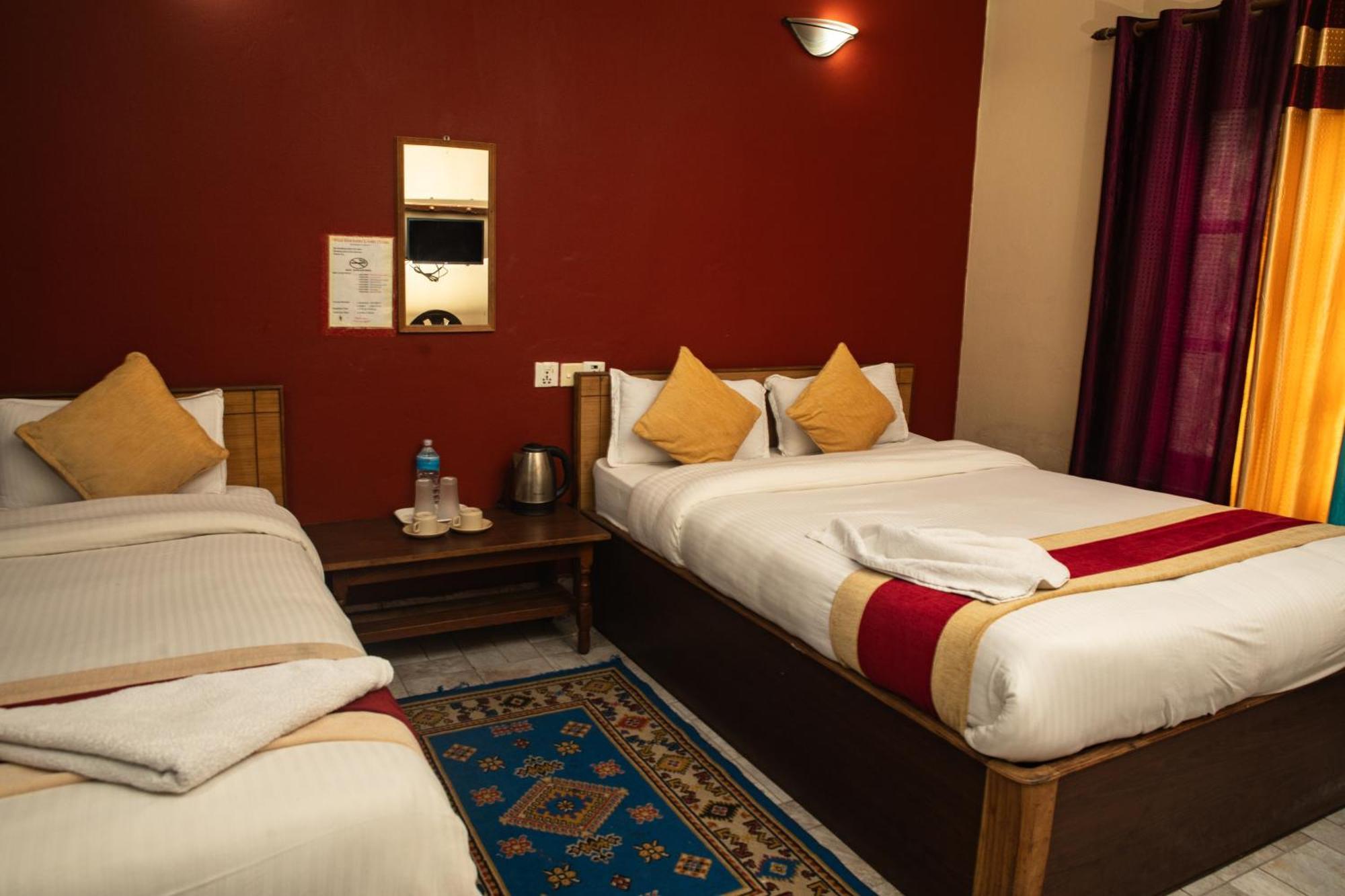 Wild Horizons Guest House Sauraha Exterior photo