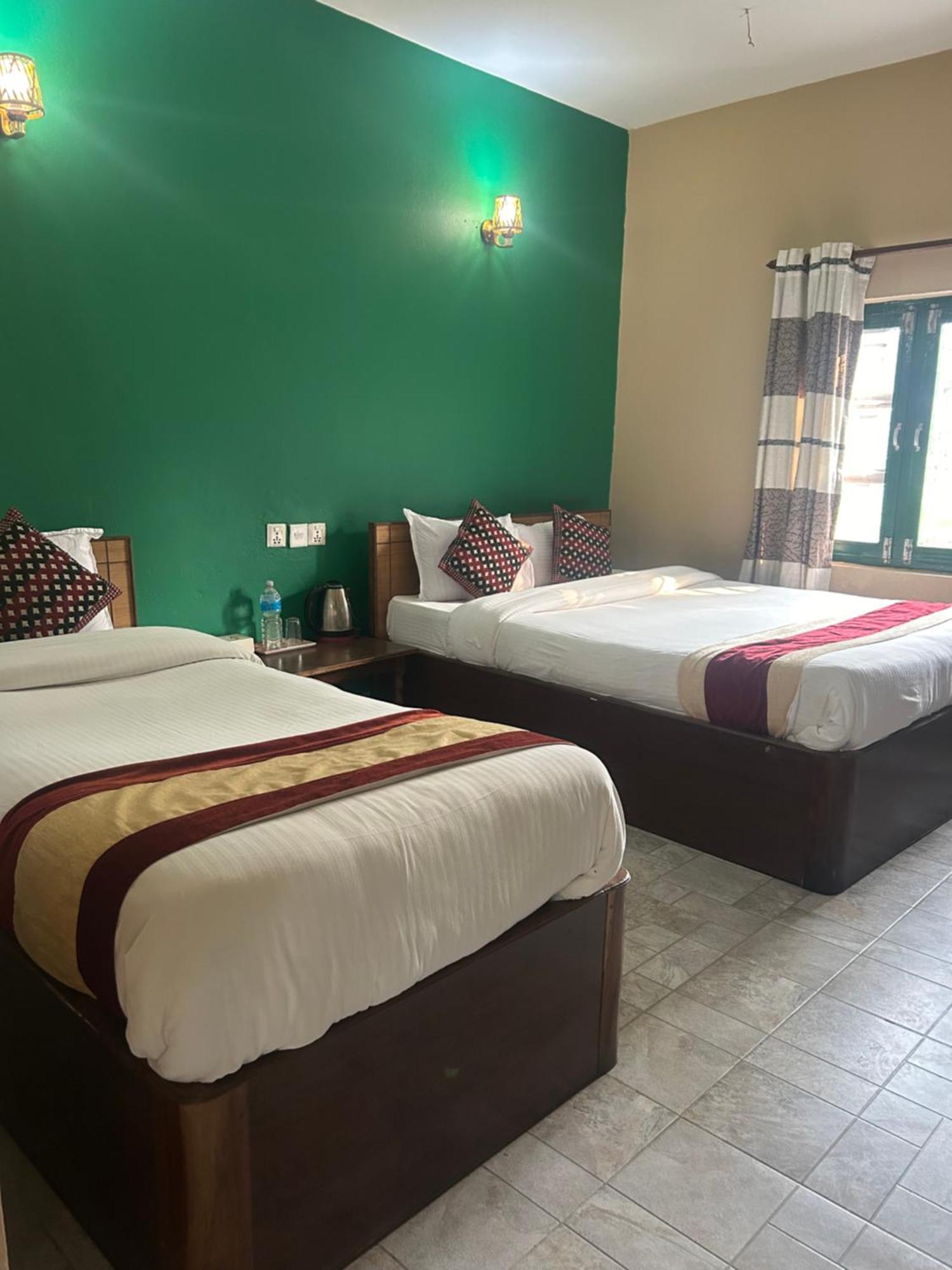 Wild Horizons Guest House Sauraha Exterior photo